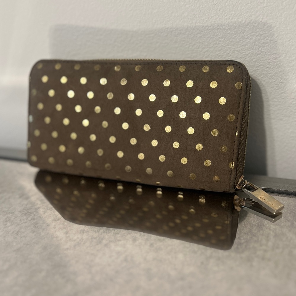Metallic gold polka dot wallet 🤍🌟